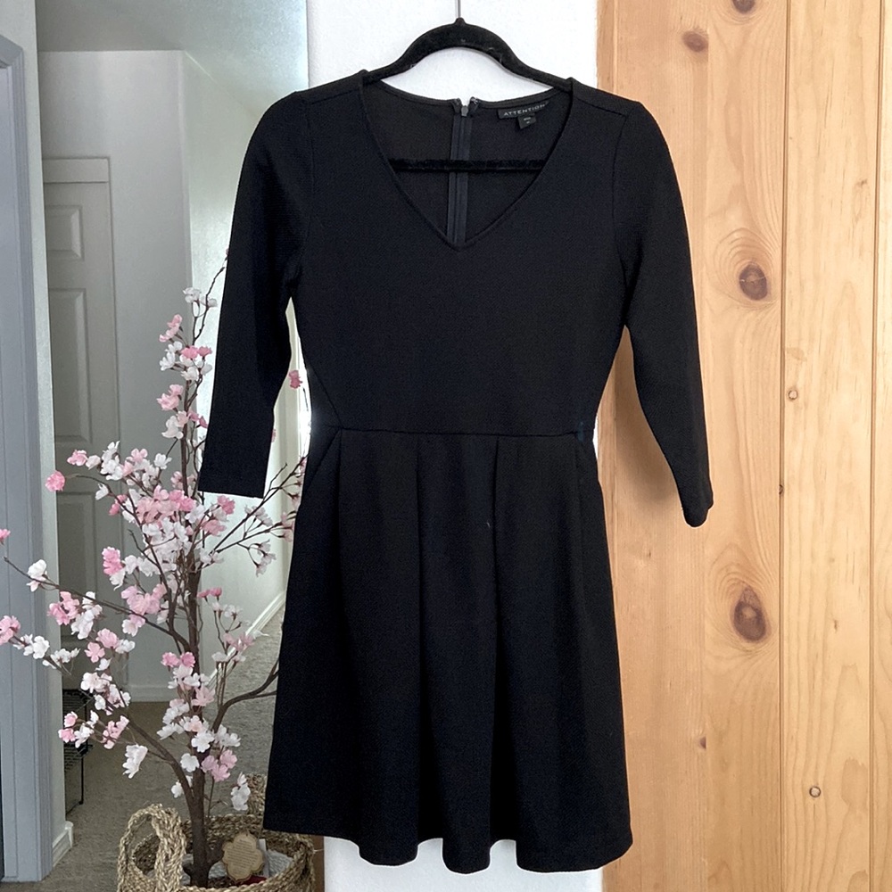Sophiticated Half sleeve mini black dress! V-neck style and preppy